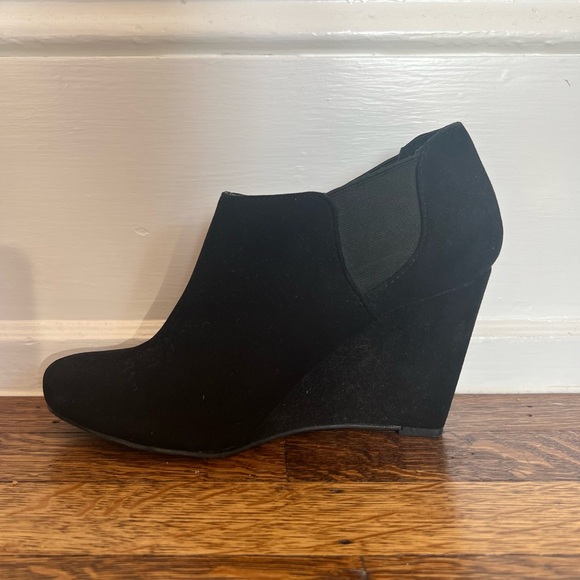 Vince Camuto Black Bootie - Picture 1 of 7